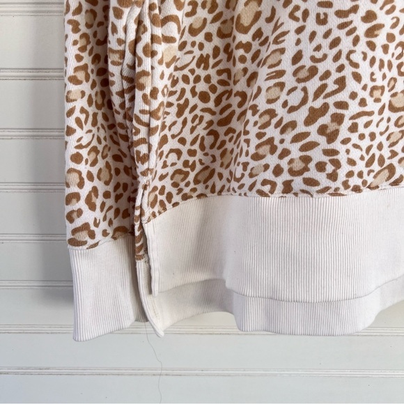 Animal print sweater Size Medium - Picture 4 of 10